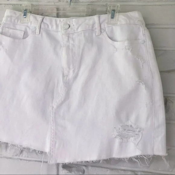 PAIGE Afia Denim Mini Skirt in Crisp White 31 NWT - Picture 4 of 8